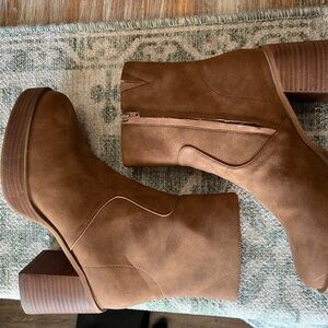 Elegant Tan Heeled Boots